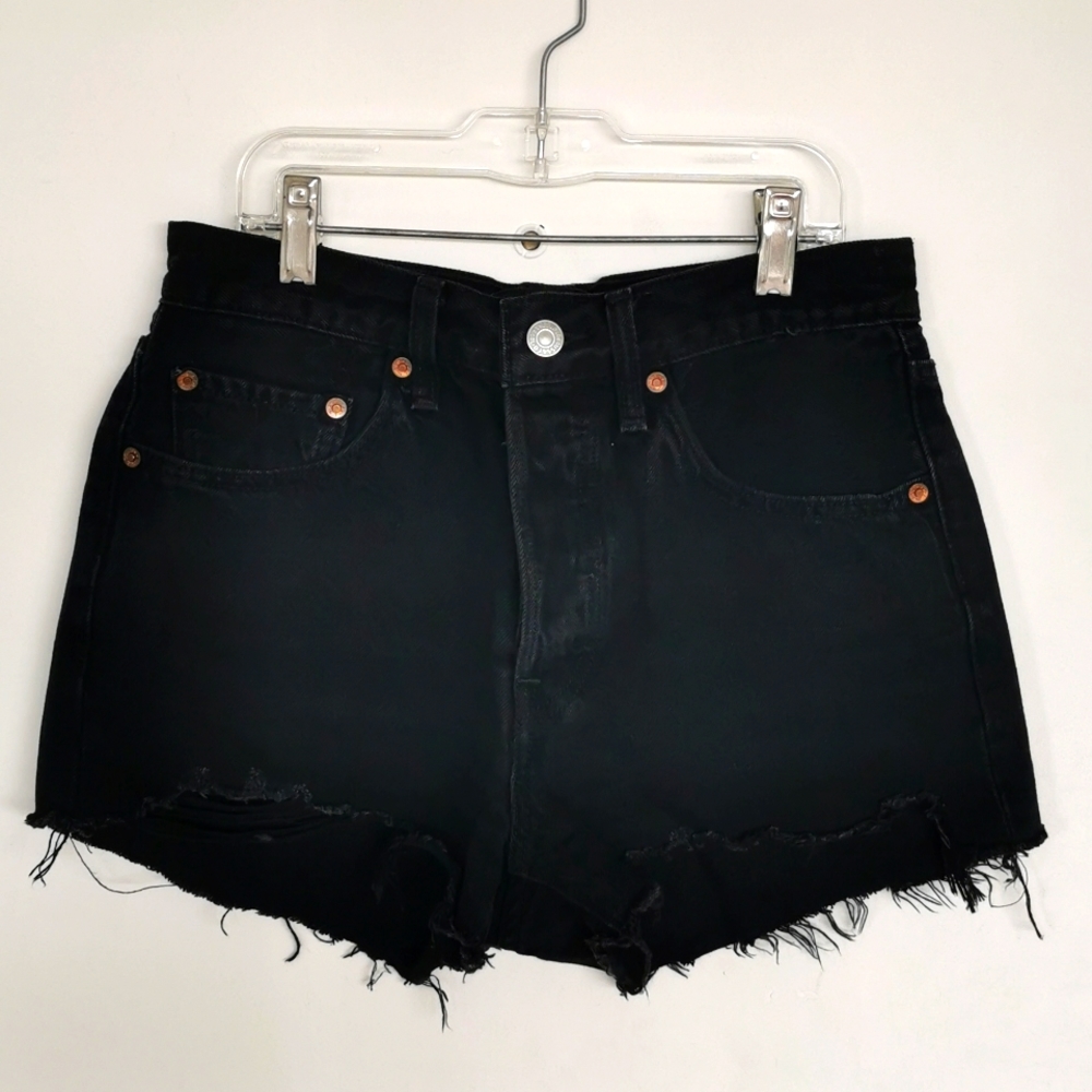 LEVIS BLACK JEAN SHORTS